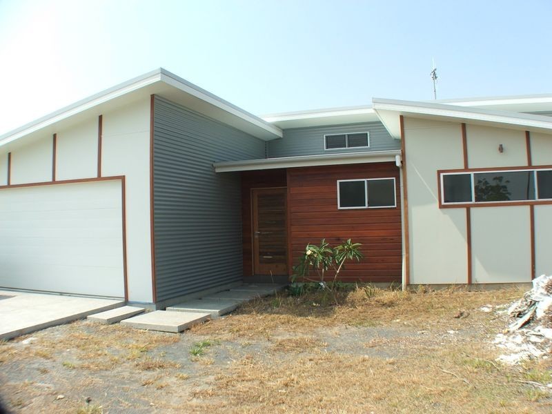 1 Flagtail Avenue, Old Bar NSW 2430