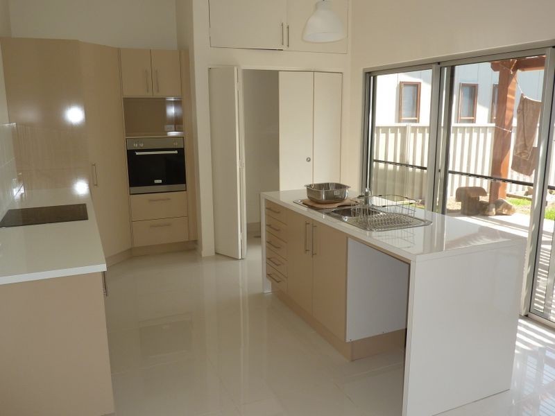 1 Flagtail Avenue, Old Bar NSW 2430