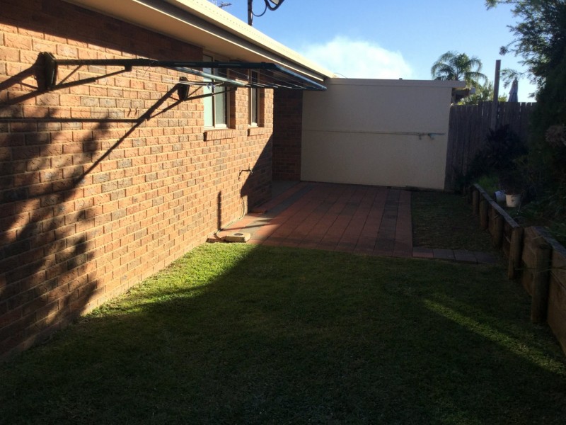 2/6 Osprey Avenue, Old Bar NSW 2430
