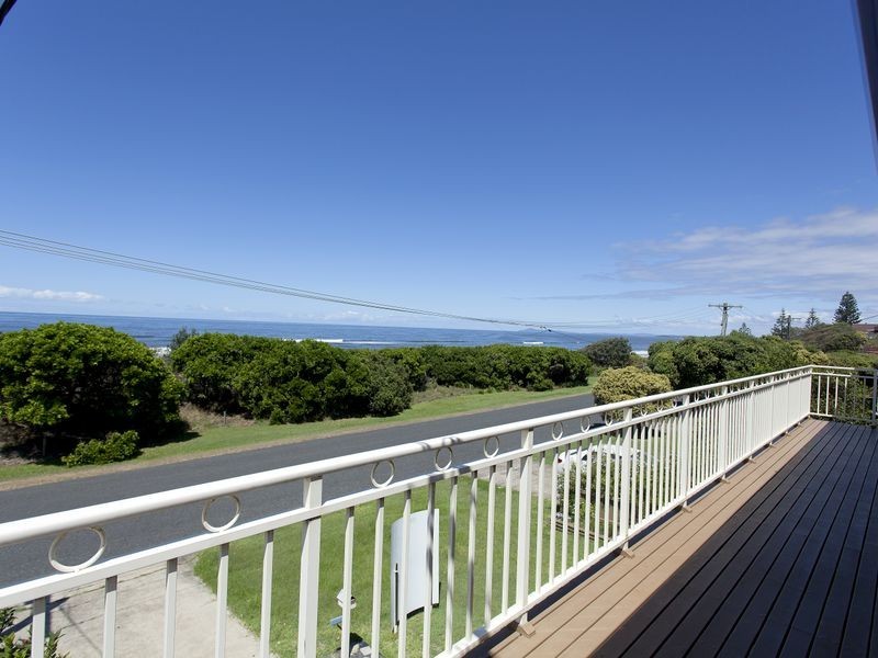 35 Pacific Parade, Old Bar NSW 2430