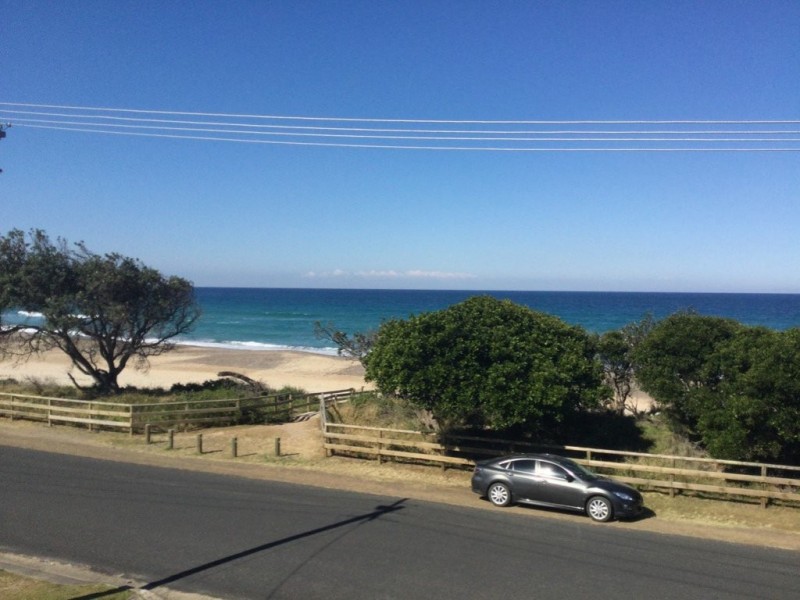 35 Pacific Parade, Old Bar NSW 2430