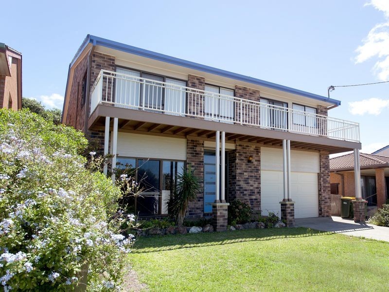 35 Pacific Parade, Old Bar NSW 2430