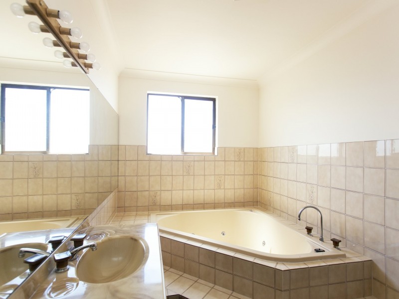 35 Pacific Parade, Old Bar NSW 2430