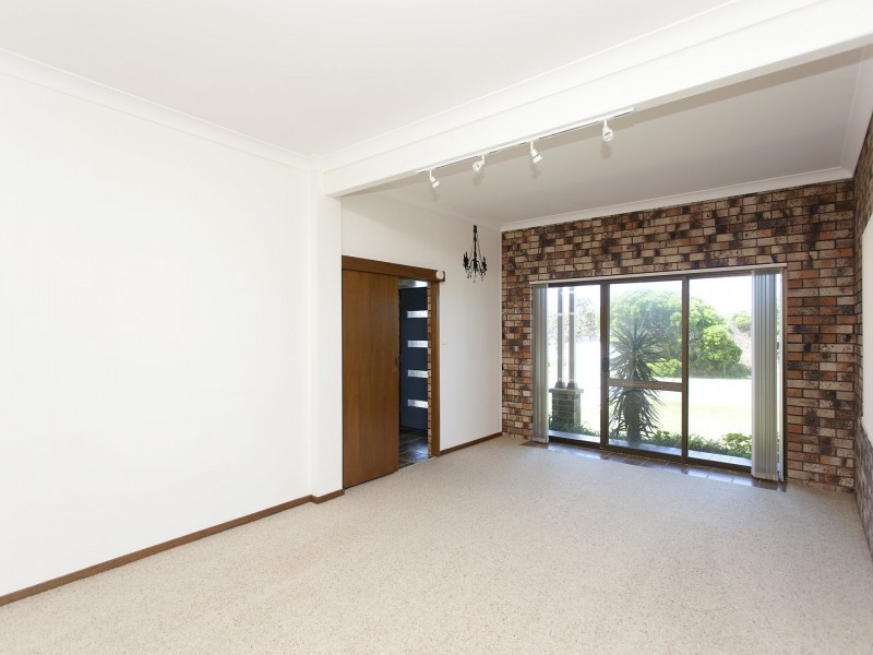 35 Pacific Parade, Old Bar NSW 2430