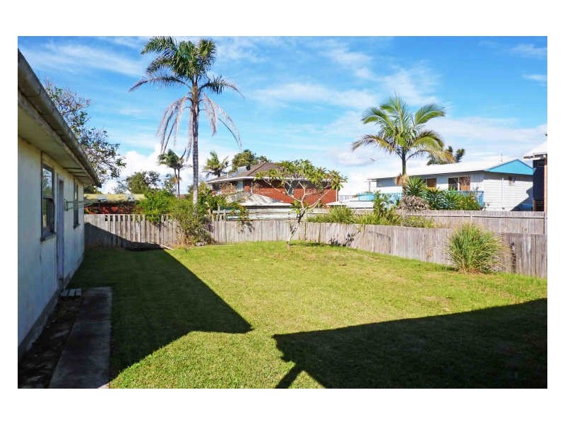 10 Pacific Street, Wallabi Point NSW 2430