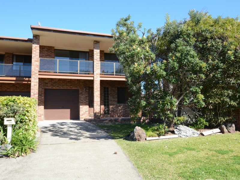 2/2 Beach Street, Wallabi Point NSW 2430