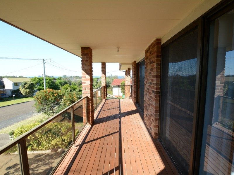 2/2 Beach Street, Wallabi Point NSW 2430