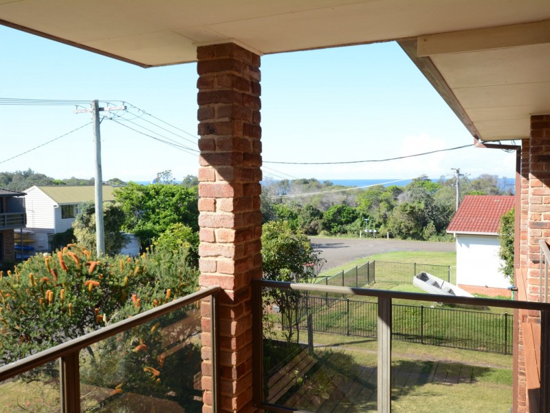 2/2 Beach Street, Wallabi Point NSW 2430