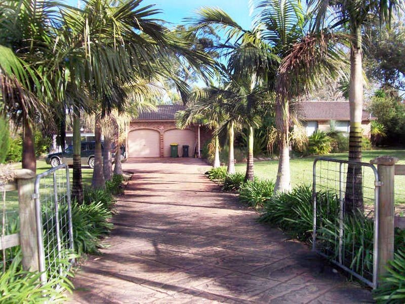 128 Old Bar Road, Old Bar NSW 2430