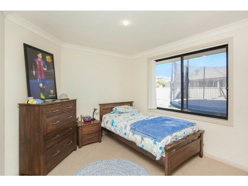 7 Yellowfin Avenue, Old Bar NSW 2430