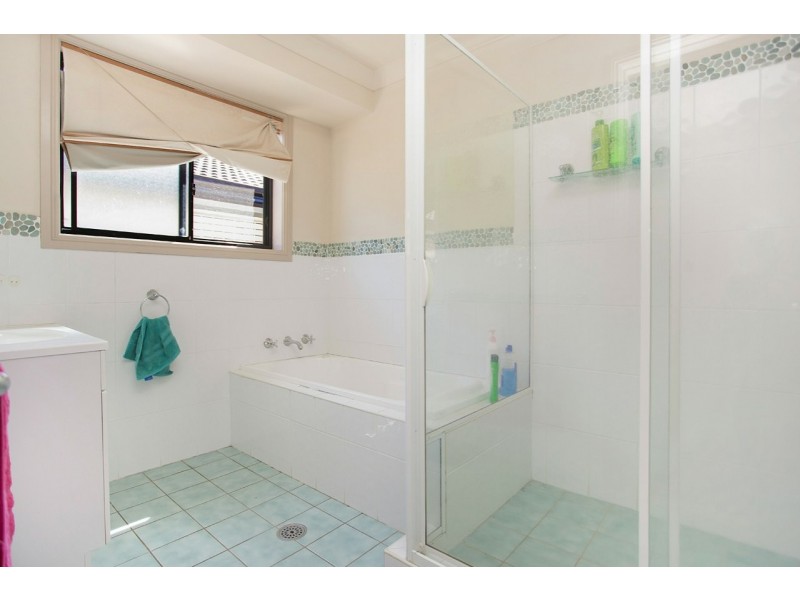 7 Yellowfin Avenue, Old Bar NSW 2430