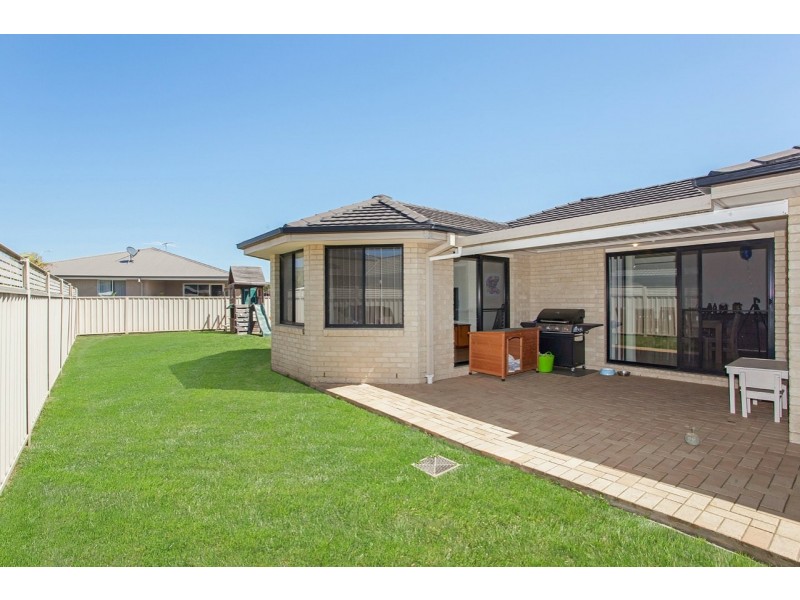 7 Yellowfin Avenue, Old Bar NSW 2430