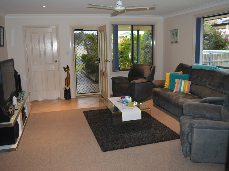 15 Bluehaven Drive, Old Bar NSW 2430