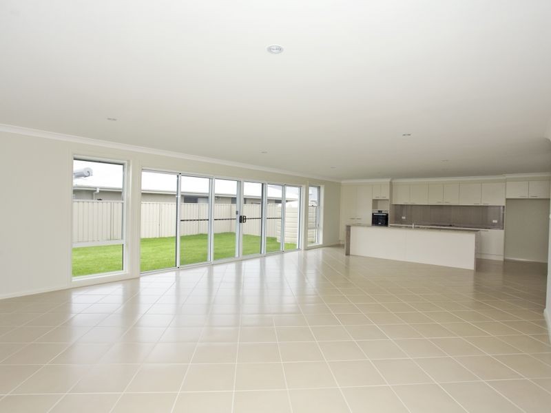 32 Albatross Way, Old Bar NSW 2430