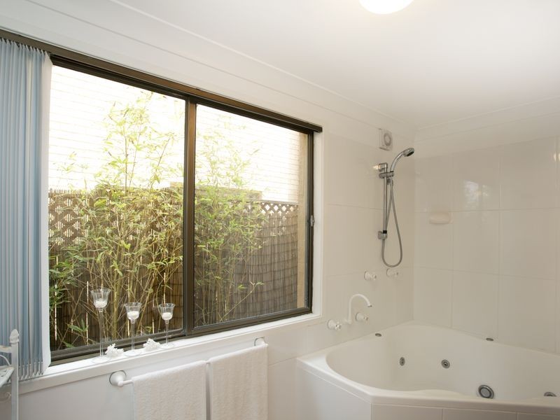 9 Lewis Street, Old Bar NSW 2430