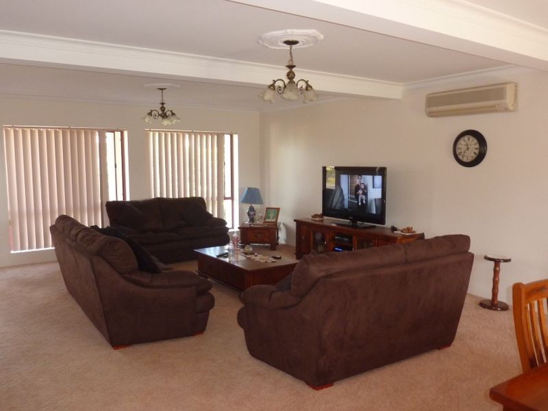 5 Banyula Drive, Old Bar NSW 2430