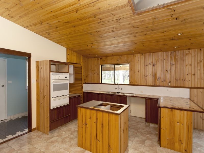 186 Beach Road, Mitchells Island NSW 2430