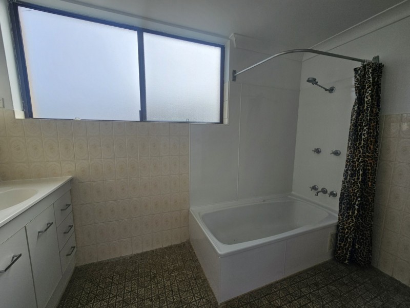 Unit 1/31 Old Bar Road, Old Bar NSW 2430