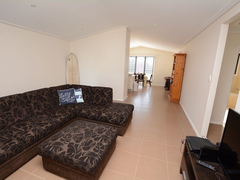 16b Mistral Place, Old Bar NSW 2430