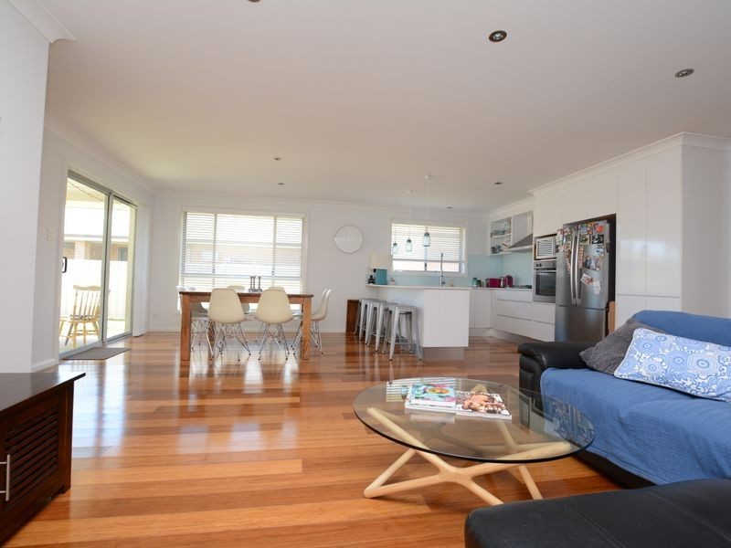 2 Rosier Place, Old Bar NSW 2430