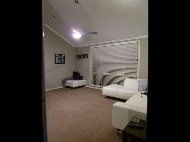 34 Kolinda Drive, Old Bar NSW 2430