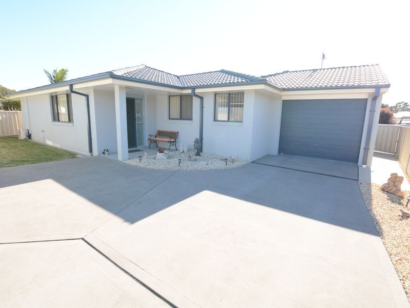 3B Albatross Way, Old Bar NSW 2430
