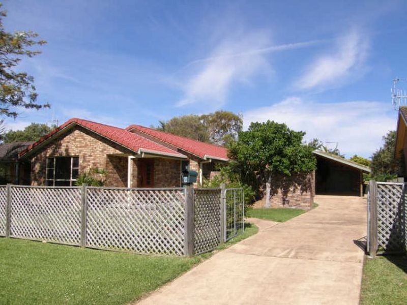9 Oceanic Place, Old Bar NSW 2430