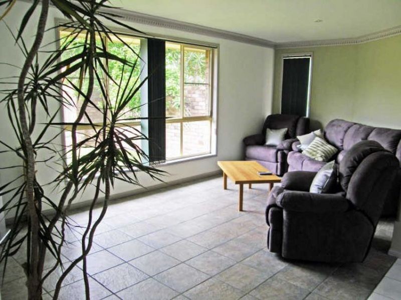 9 Oceanic Place, Old Bar NSW 2430