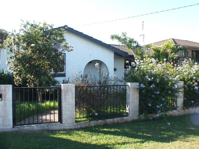 5 Old Bar Road, Old Bar NSW 2430