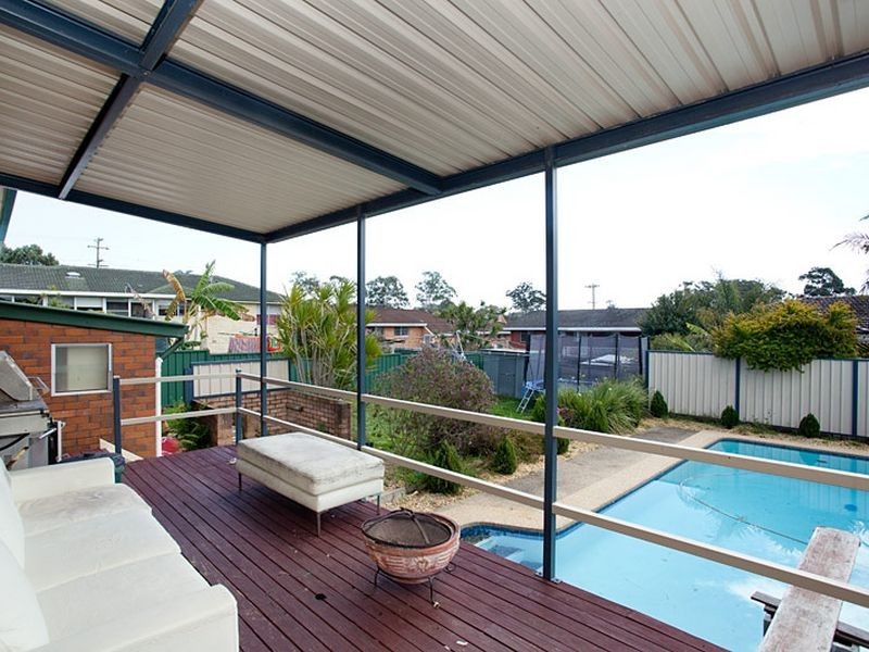 11 McLaughlin Ave, Taree West NSW 2430