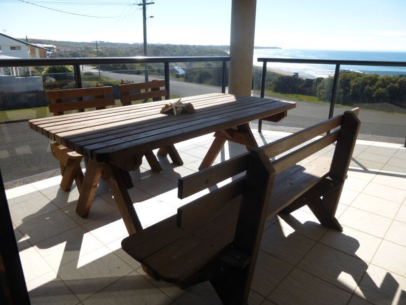 1/15 Marine Drive, Wallabi Point NSW 2430