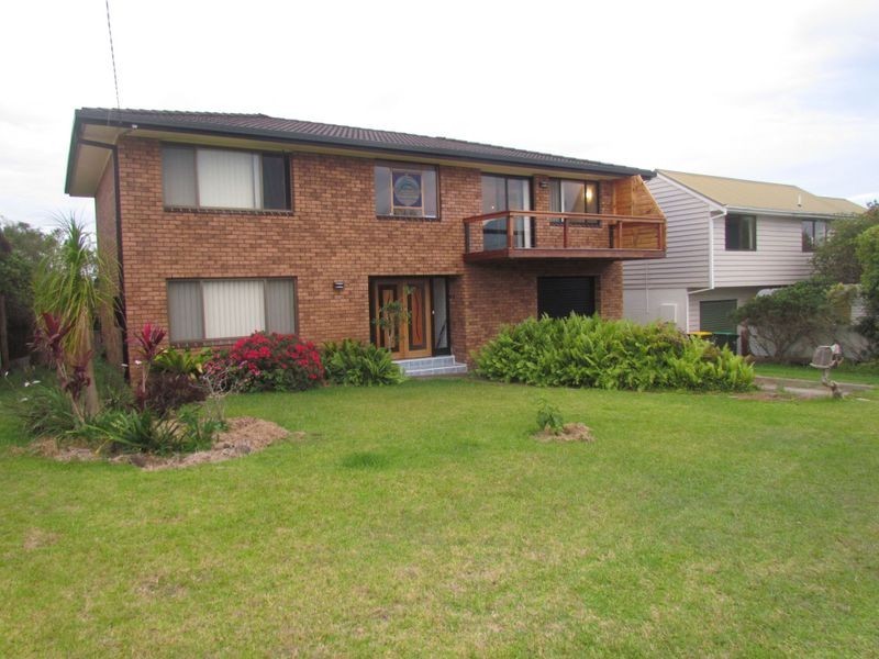 1 Beach Street, Wallabi Point NSW 2430