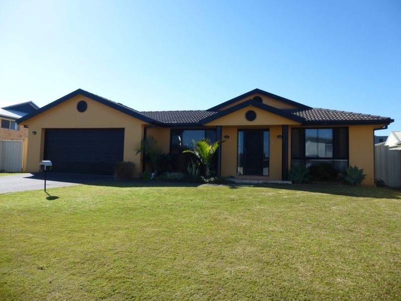 7 Surfsound Ave, Wallabi Point NSW 2430