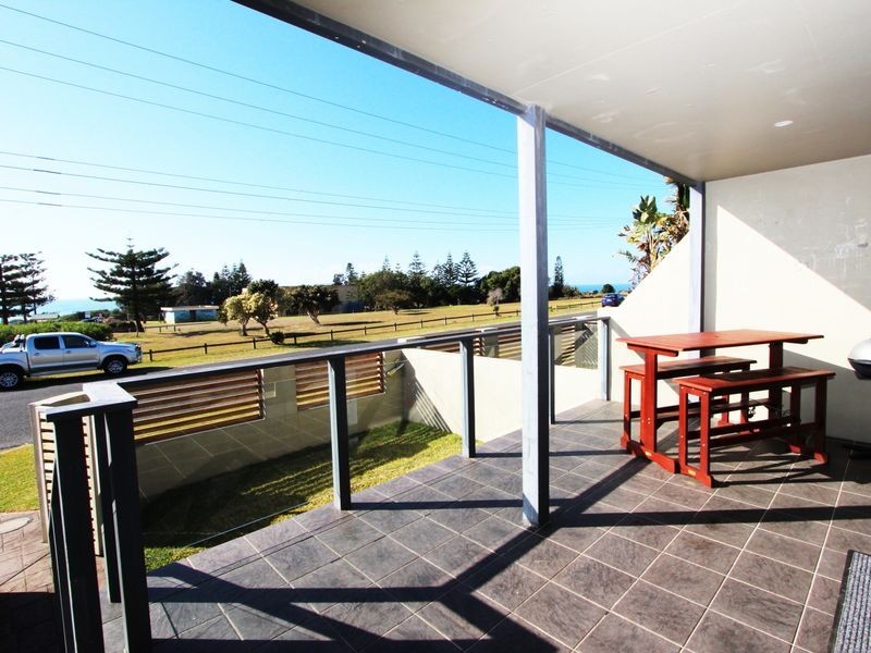 2/7 Ungala Road, Old Bar NSW 2430