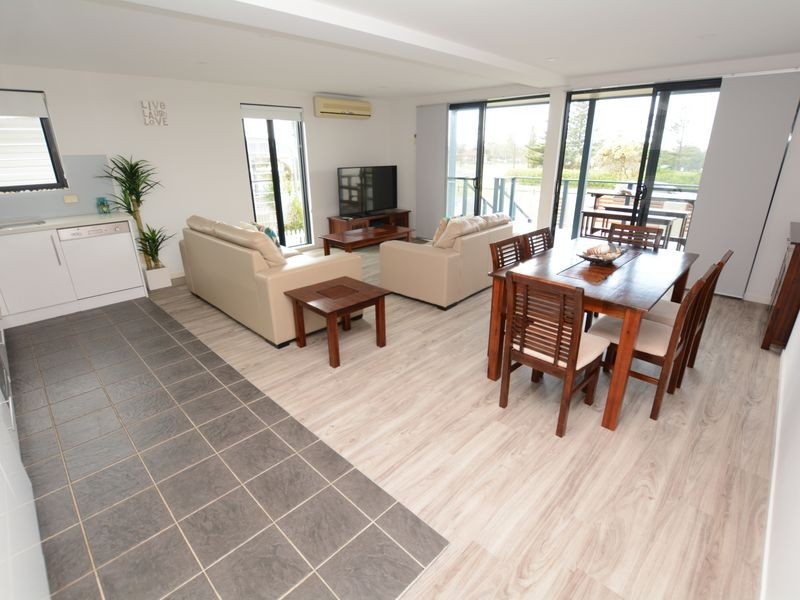 2/7 Ungala Road, Old Bar NSW 2430