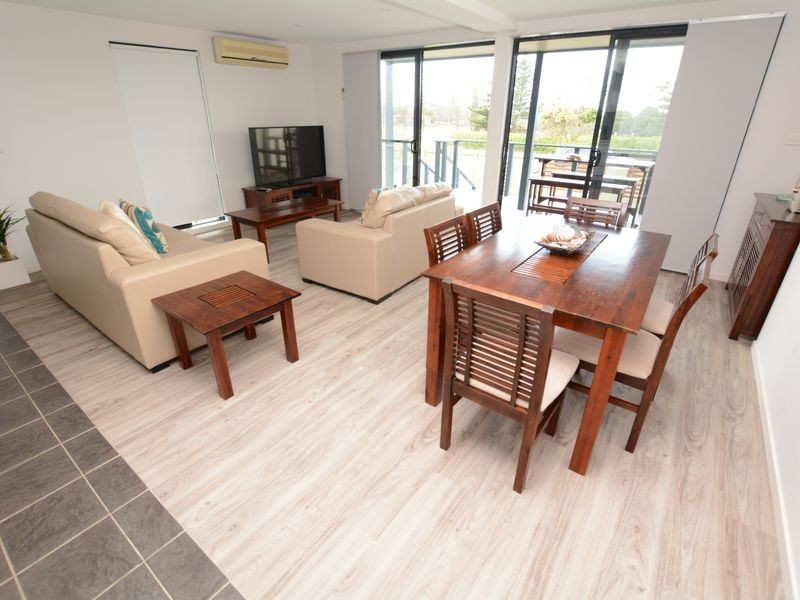 2/7 Ungala Road, Old Bar NSW 2430