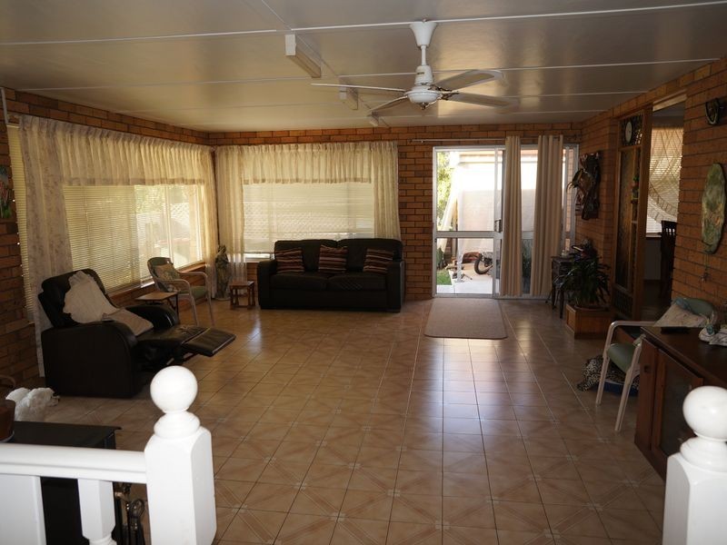 27 Joel Drive, Old Bar NSW 2430