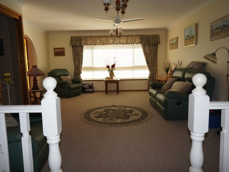 27 Joel Drive, Old Bar NSW 2430