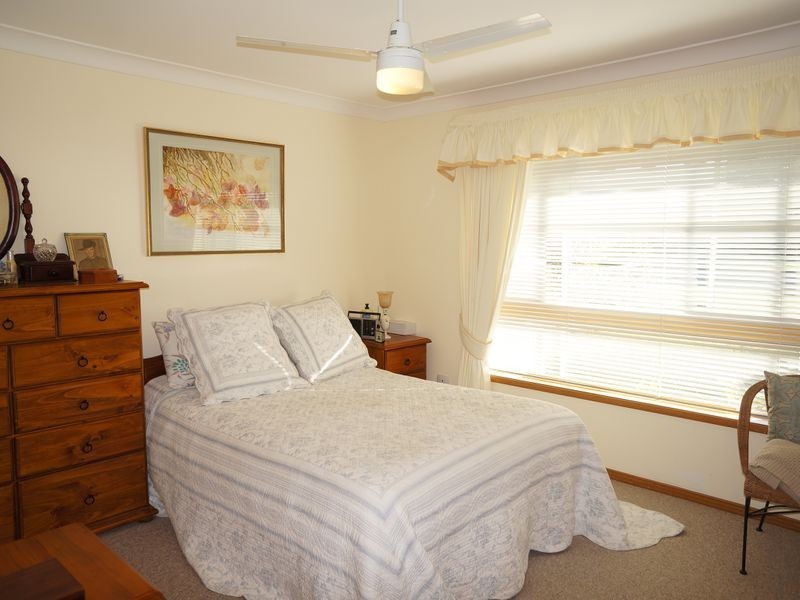 27 Joel Drive, Old Bar NSW 2430
