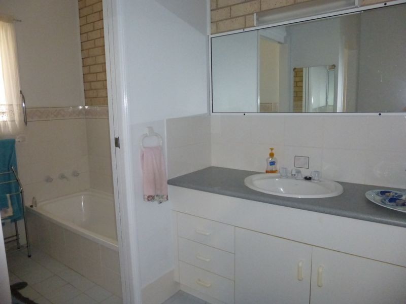 2/17 Belle Villa Parade, Old Bar NSW 2430