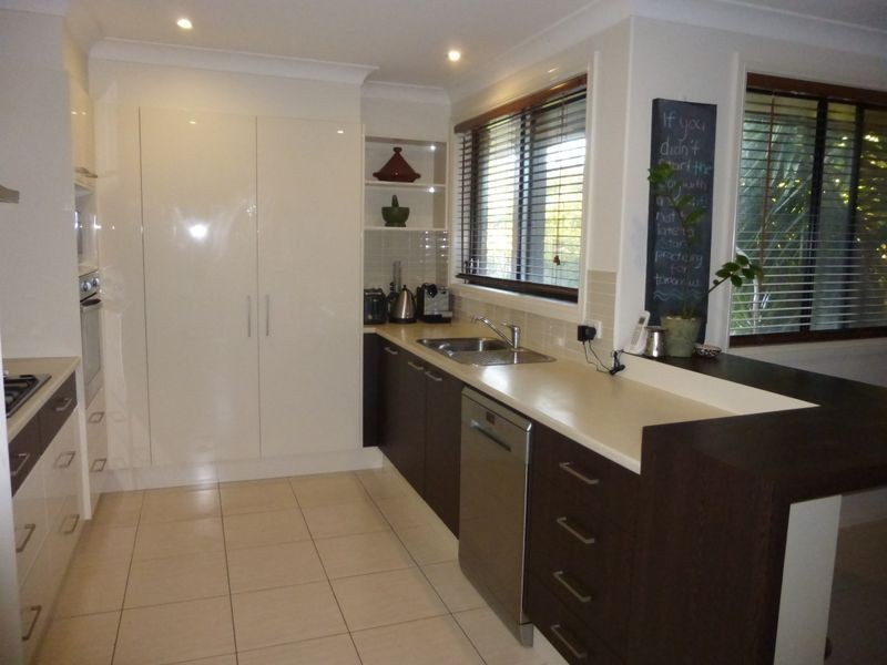 2/11 Yellowfin Avenue, Old Bar NSW 2430