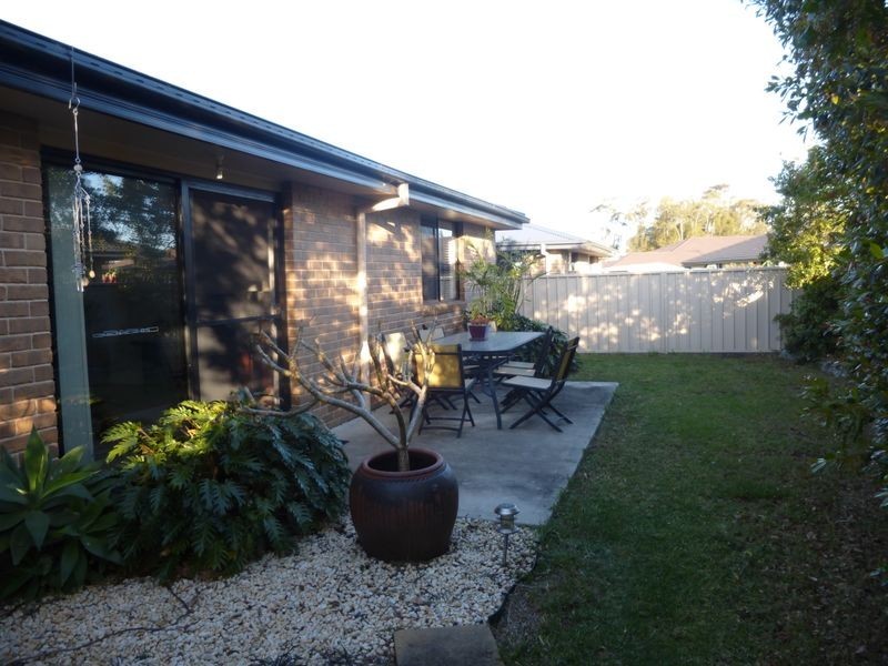 2/11 Yellowfin Avenue, Old Bar NSW 2430