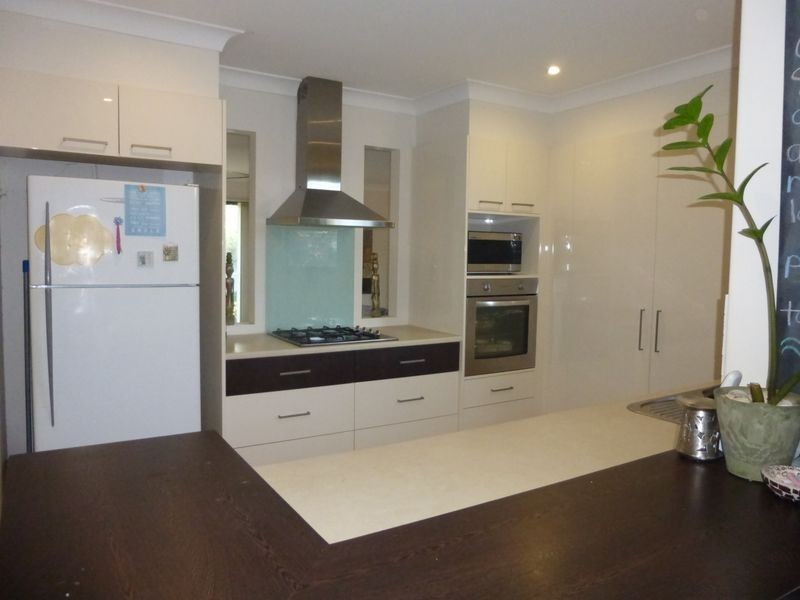 2/11 Yellowfin Avenue, Old Bar NSW 2430