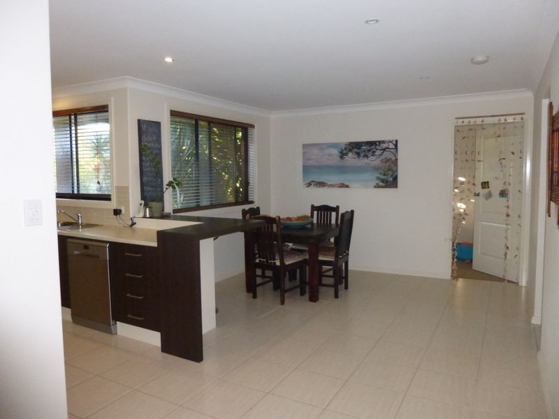 2/11 Yellowfin Avenue, Old Bar NSW 2430