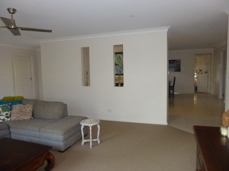 2/11 Yellowfin Avenue, Old Bar NSW 2430