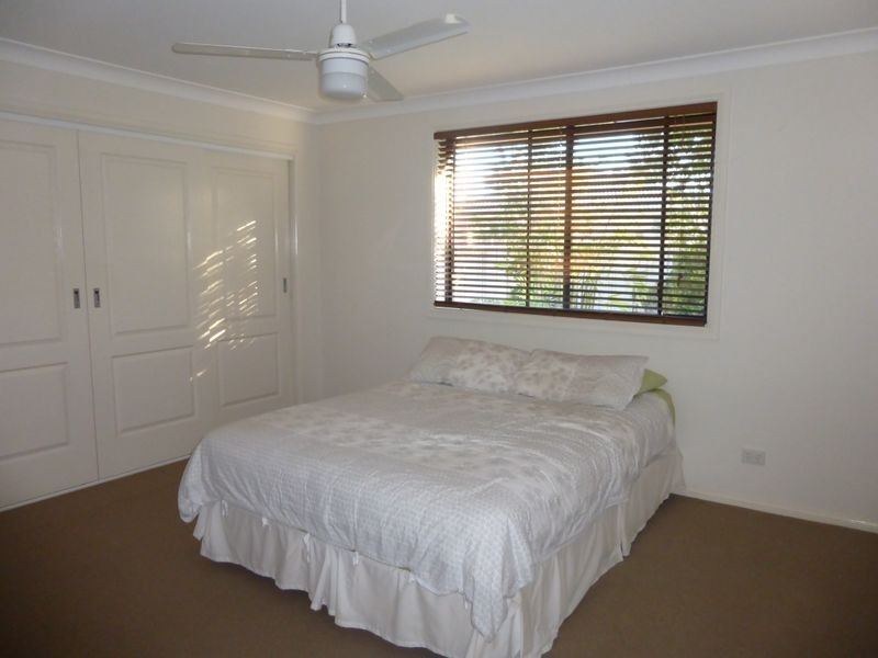 2/11 Yellowfin Avenue, Old Bar NSW 2430
