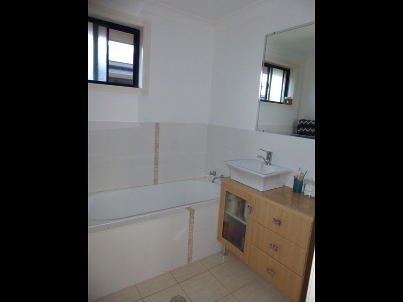 2/11 Yellowfin Avenue, Old Bar NSW 2430