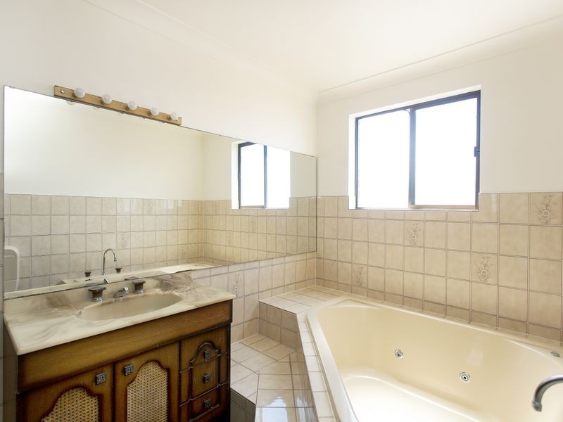 35 Pacific Parade, Old Bar NSW 2430