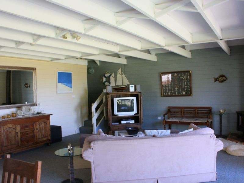 16 Lewis Street, Old Bar NSW 2430