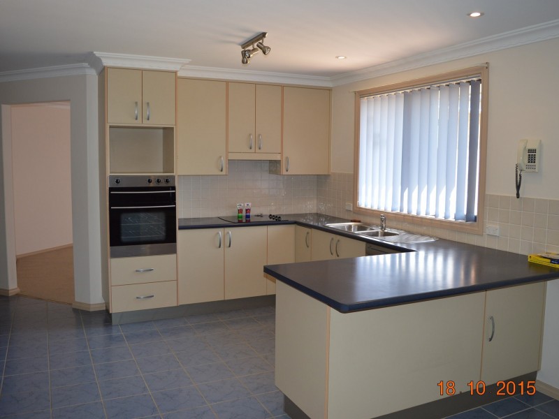 11 Bluehaven Drive, Old Bar NSW 2430
